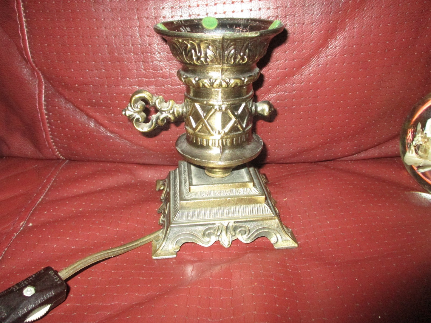 Vintage Brass Glass Globe Terrarium Lamp Accent Lightup White Roses Lantern Rare