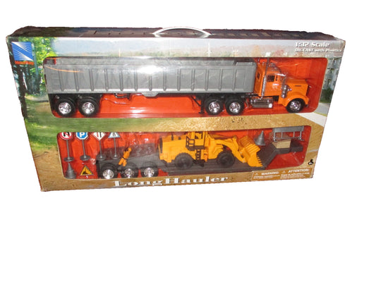 New-Ray Long Hauler 1:32 Scale Simi Truck & Loader & Trailer Construction Crew
