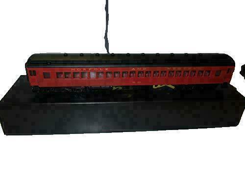 The Master Railroader Series from Bachmann Coach N & W Train Car #1633