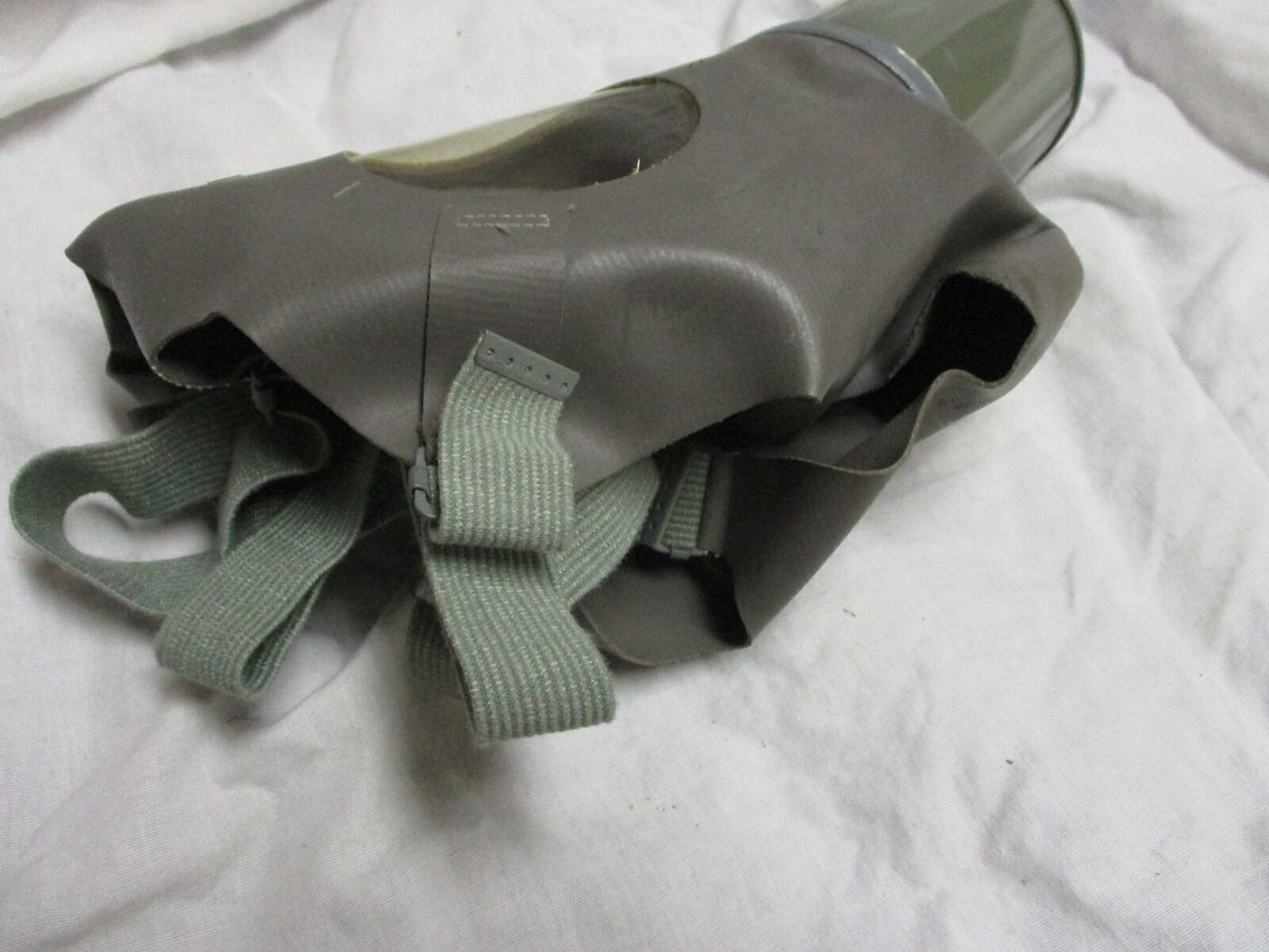 1942 Army Noncombatant Gas Mask WW2 2-1-1 Size Large With Carrying Bag