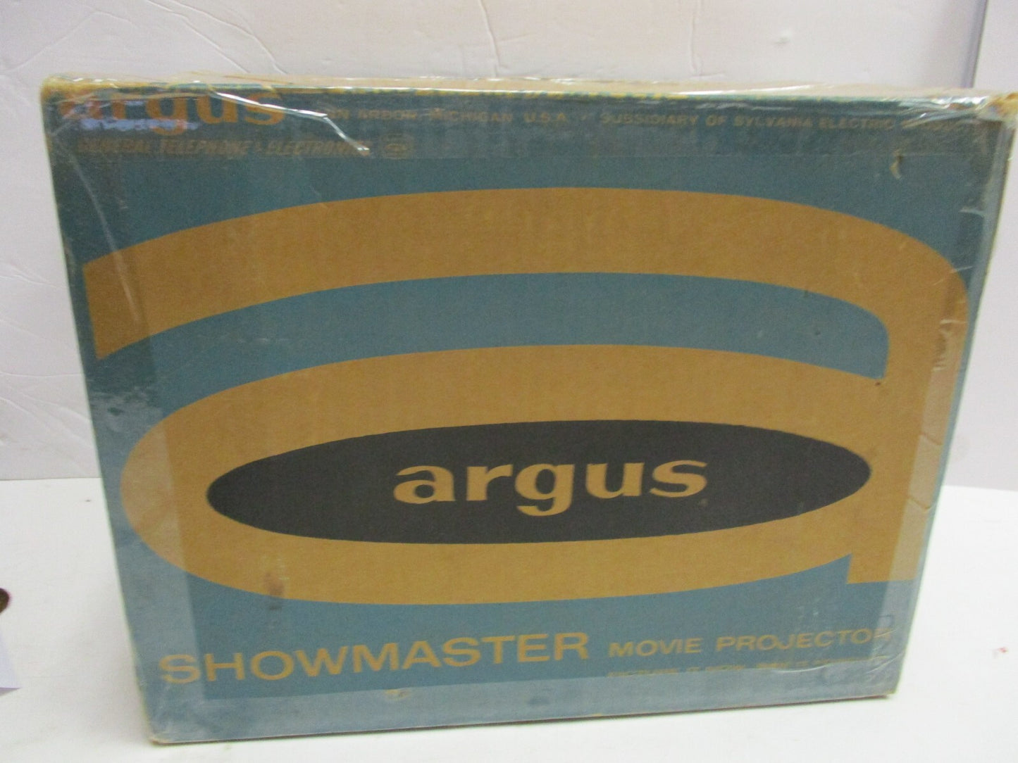 VINTAGE ARGUS SHOWMASTER 500-AZ MOVIE PROJECTOR