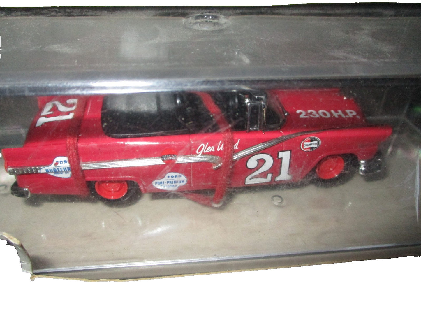 Glen Woods 1956 Ford FAirlane 1:43 - Racing Collectables Quartzo Autographed