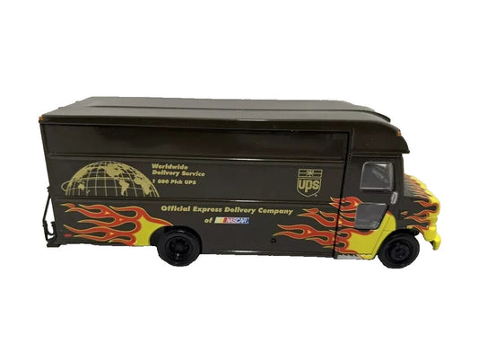 Action "Dale Jarrett" 2001 UPS Van w/car Mint Boxed. 1/32