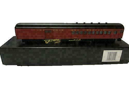 The Master Railroader Series from Bachmann Diner N & W Train Car #1012