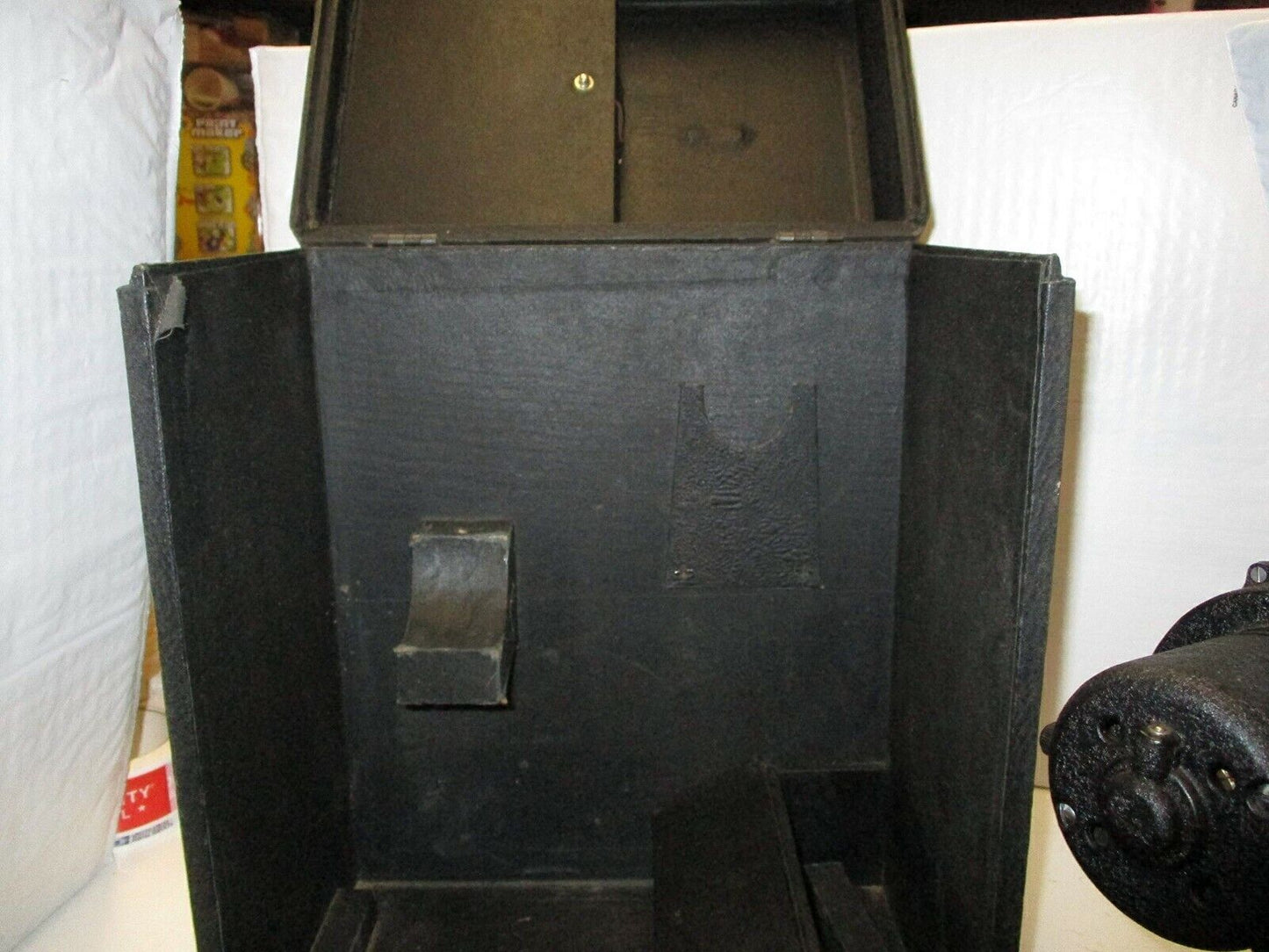 Vintage 1930's Bell and Howell 8MM Filmo Master 400 Design 122 Model G Projector