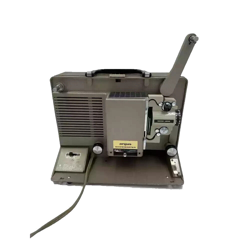 VINTAGE ARGUS SHOWMASTER 500-AZ MOVIE PROJECTOR