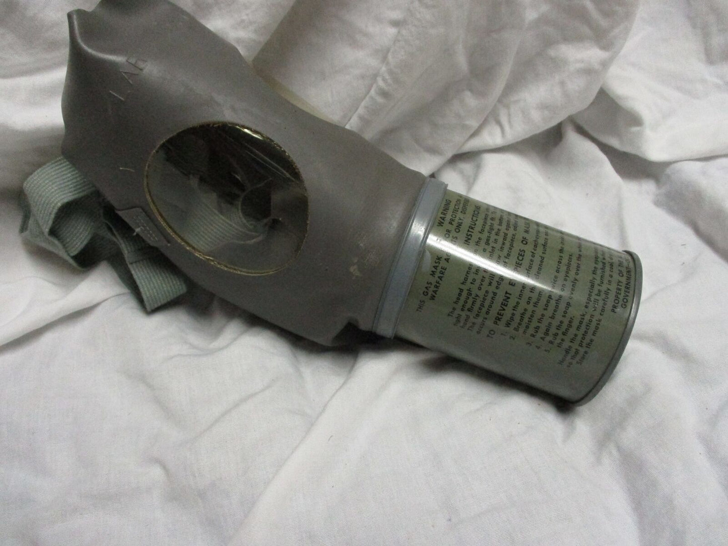 1942 Army Noncombatant Gas Mask WW2 2-1-1 Size Large With Carrying Bag