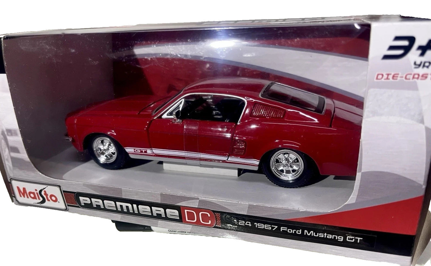 Maisto 1967 Ford Mustang GT Premiere DC Die Cast Car 1:24 Brand New